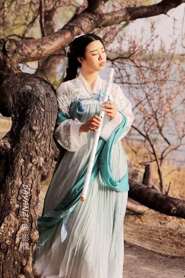 汉服吃瓜事件,一场关于传统与现代的“吃瓜”事件