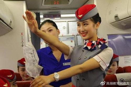 空姐高铁吃瓜,揭秘高铁饮食文化新现象